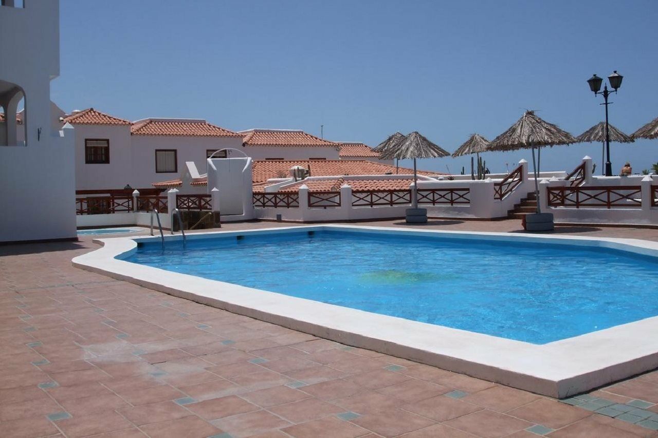 Club El Beril Aparthotel Адехе Екстериор снимка