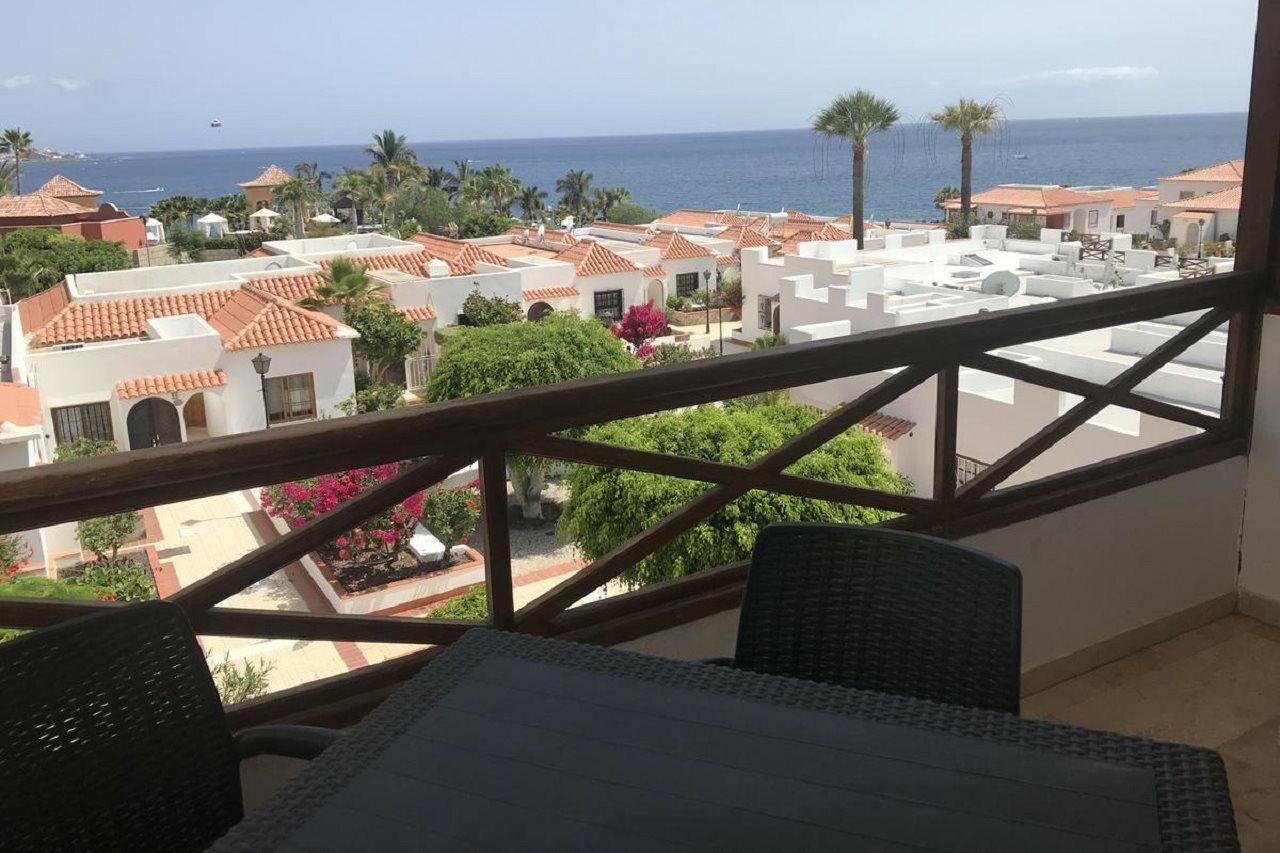 Club El Beril Aparthotel Адехе Екстериор снимка